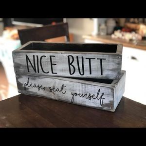 Butt collection box